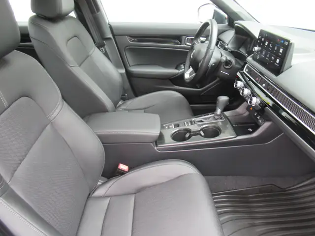 2025 Honda Civic Sedan Hybrid Sport Touring with only 3000kms! F - Photo 9