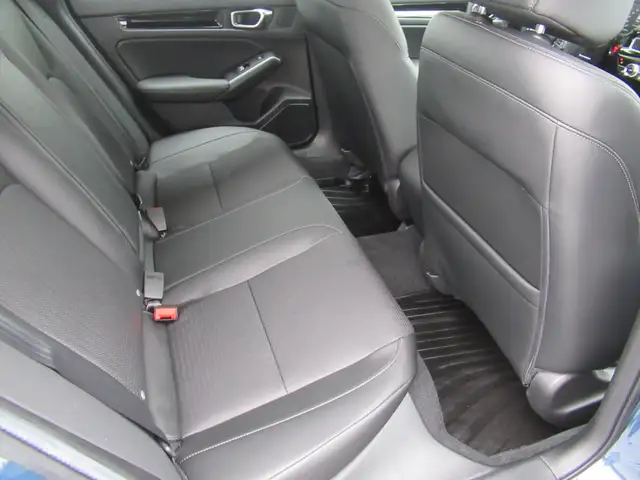 2025 Honda Civic Sedan Hybrid Sport Touring with only 3000kms! F - Photo 10