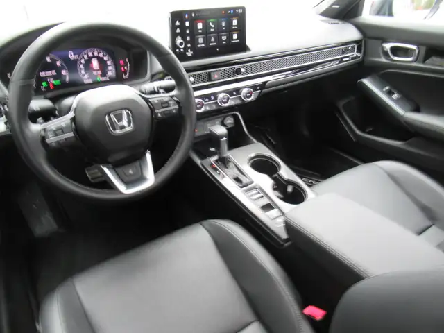 2025 Honda Civic Sedan Hybrid Sport Touring with only 3000kms! F - Photo 18