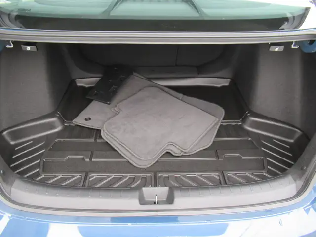 2025 Honda Civic Sedan Hybrid Sport Touring with only 3000kms! F - Photo 19