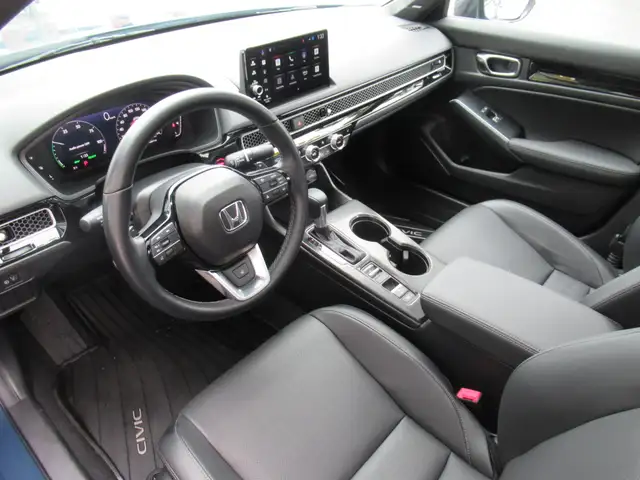 2025 Honda Civic Sedan Hybrid Sport Touring with only 3000kms! F - Photo 21