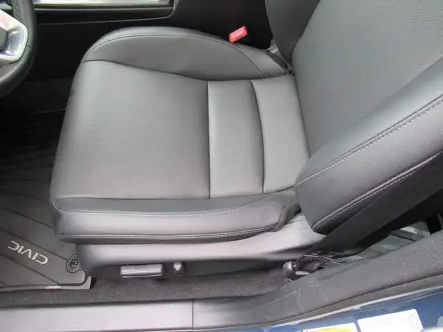 2025 Honda Civic Sedan Hybrid Sport Touring with only 3000kms! F - Photo 22