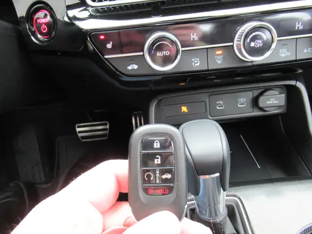 2025 Honda Civic Sedan Hybrid Sport Touring with only 3000kms! F - Photo 29