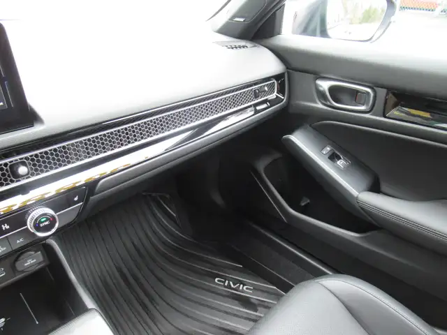 2025 Honda Civic Sedan Hybrid Sport Touring with only 3000kms! F - Photo 33
