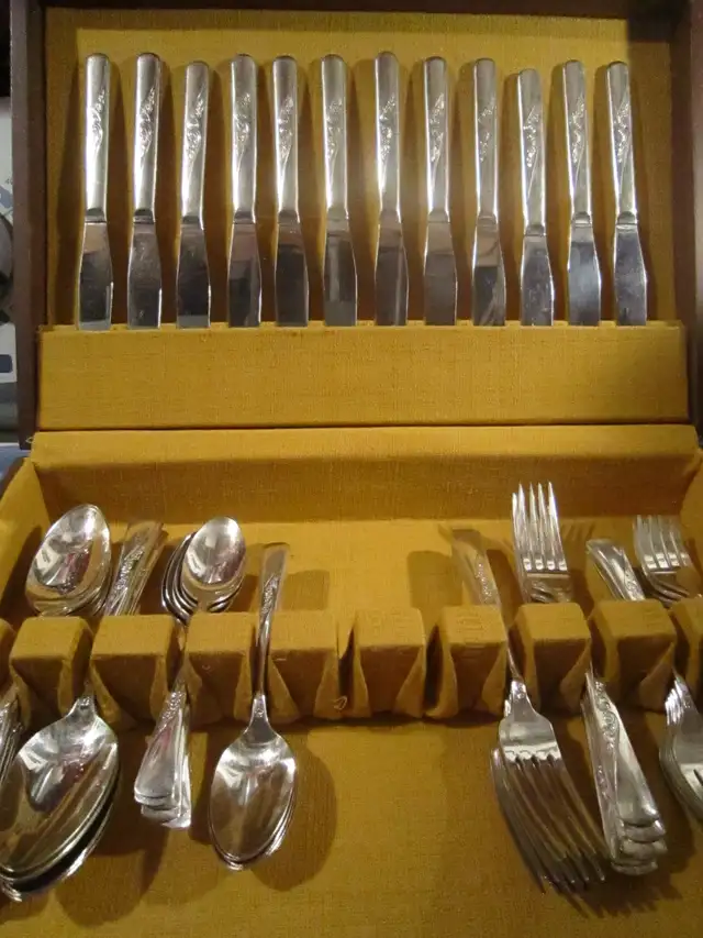 #79-114  REVELATION silverware set for 12 - Photo 2