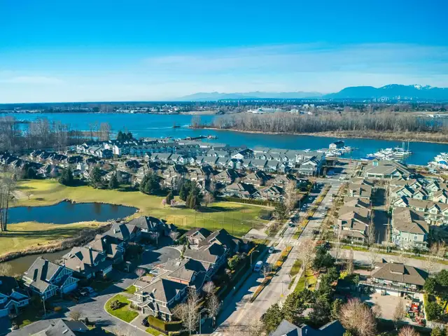 Upgraded house in Ladner - Photo 2
