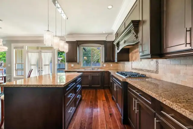 Upgraded house in Ladner - Photo 20