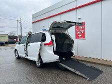 2013 Toyota Sienna MOBILITY WHEELCHAIR ACCESSIBLE VAN-WARRANTY