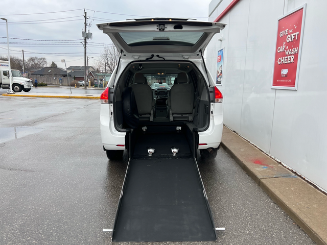 2013 Toyota Sienna MOBILITY WHEELCHAIR ACCESSIBLE VAN-WARRANTY - Photo 3