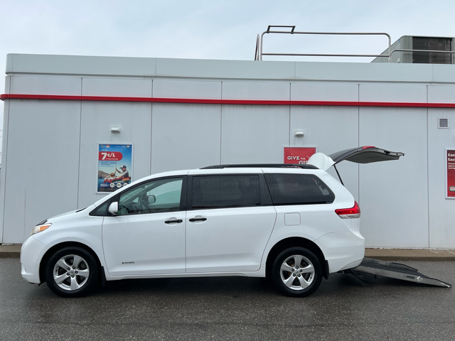 2013 Toyota Sienna MOBILITY WHEELCHAIR ACCESSIBLE VAN-WARRANTY - Photo 10