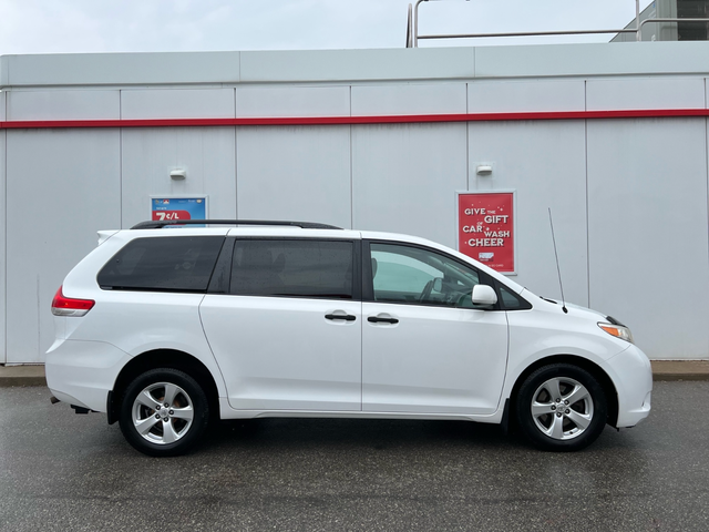 2013 Toyota Sienna MOBILITY WHEELCHAIR ACCESSIBLE VAN-WARRANTY - Photo 12