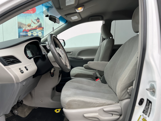 2013 Toyota Sienna MOBILITY WHEELCHAIR ACCESSIBLE VAN-WARRANTY - Photo 15