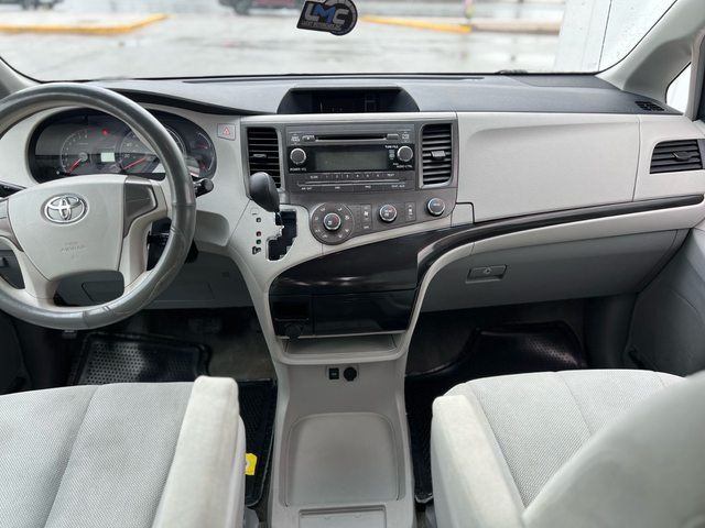 2013 Toyota Sienna MOBILITY WHEELCHAIR ACCESSIBLE VAN-WARRANTY - Photo 16