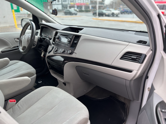 2013 Toyota Sienna MOBILITY WHEELCHAIR ACCESSIBLE VAN-WARRANTY - Photo 20
