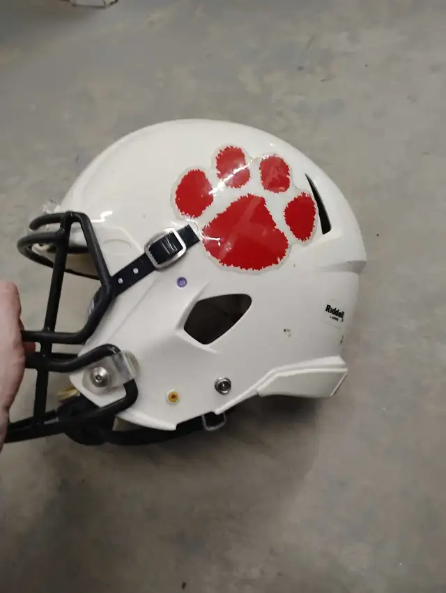football helmet - Photo 2