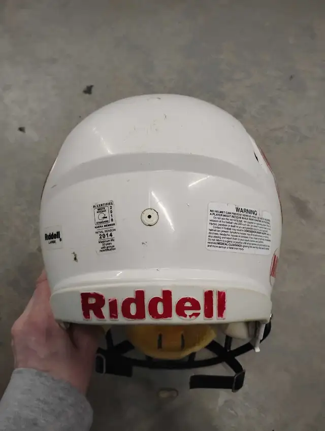 football helmet - Photo 3