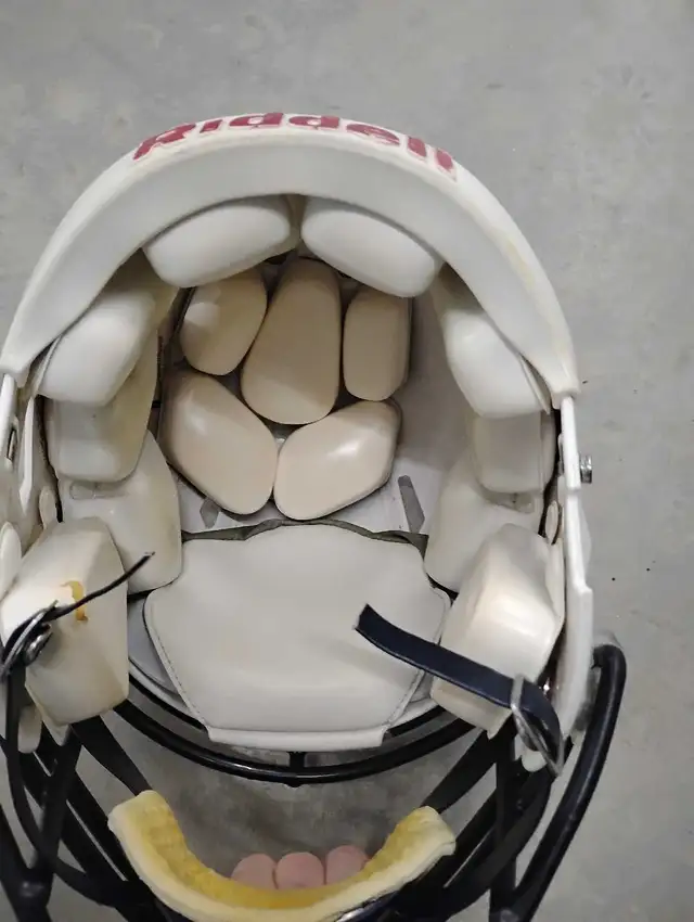 football helmet - Photo 4