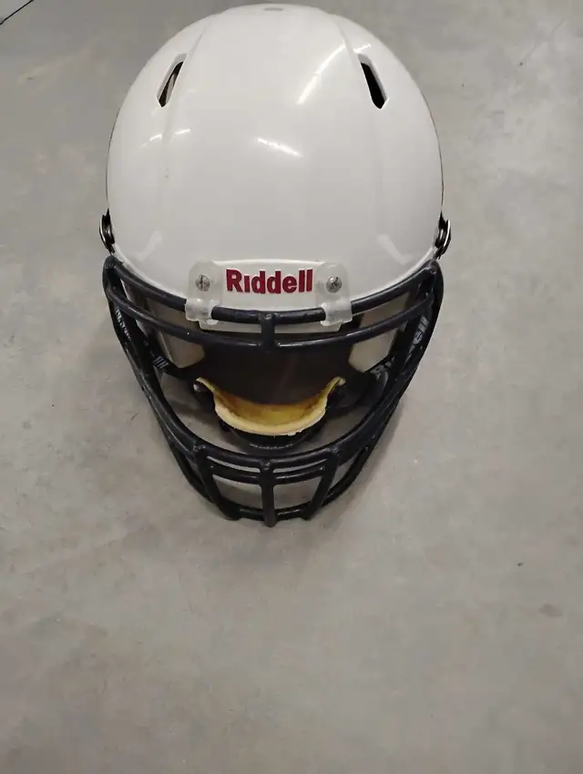 football helmet - Photo 5