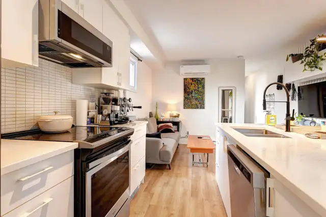 4 1/2 rénové à neuf et meublé - 5min du métro - Juillet