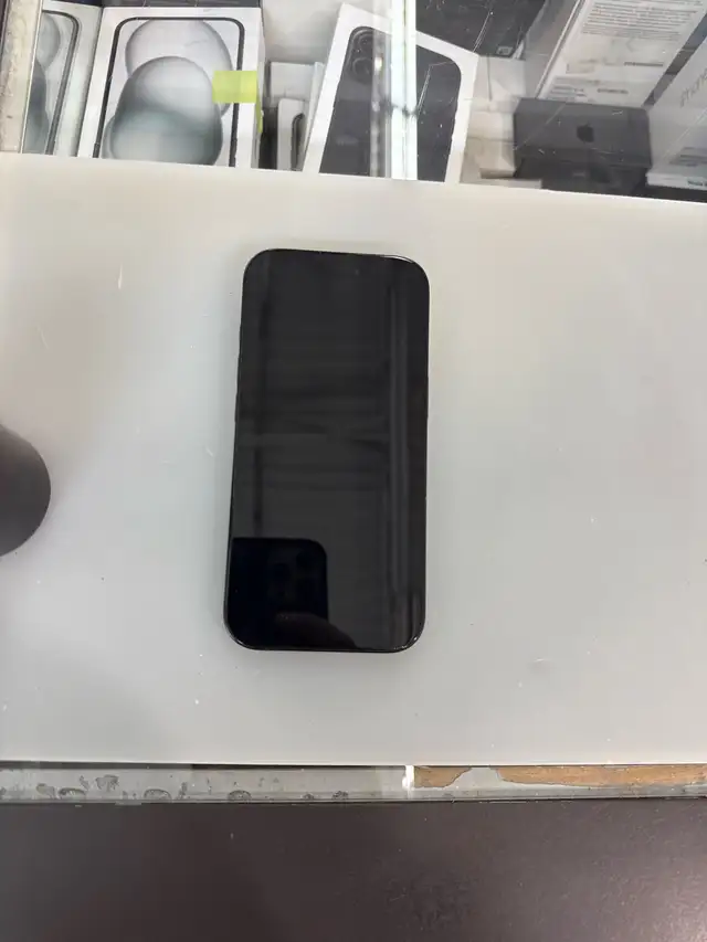 IPhone 16 pro 128 gig  Garantie Apple 21 Août 2026