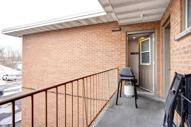 3 1/2 rénové à neuf St-Eustache - Libre maintenant - TOUT INCLUS - Photo 9