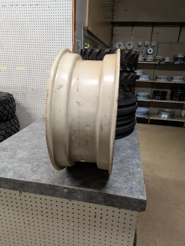 Implement Wheel Rim 20'x8' (8-Bolt)