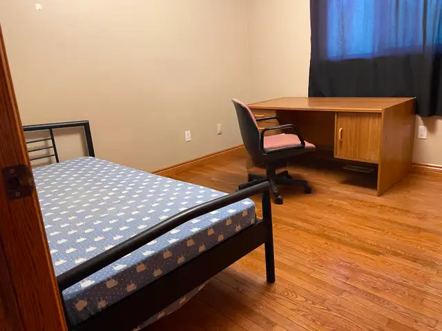Room in south Windsor for rent - Photo 2