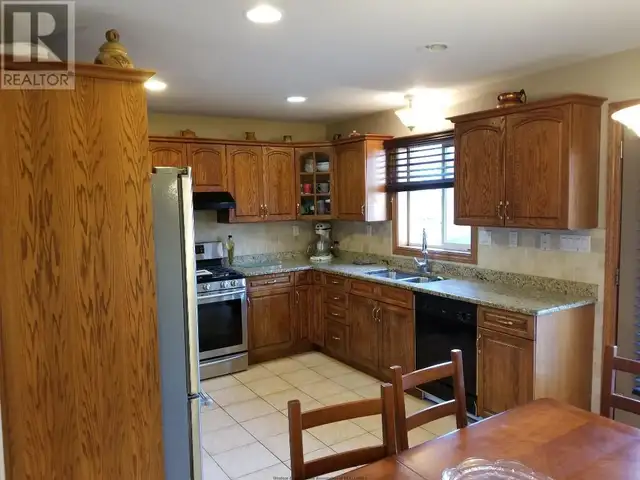 Room in south Windsor for rent - Photo 7