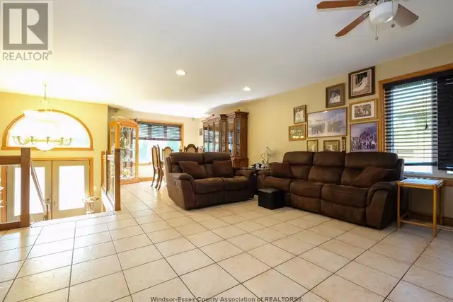 Room in south Windsor for rent - Photo 9