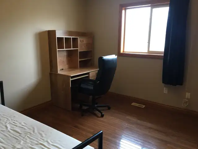 Room in south Windsor for rent - Photo 10