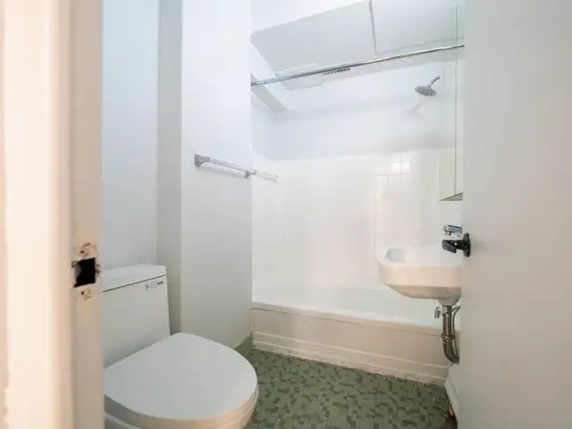 1 MOIS GRATUIT - 3 1/2 et 4 1/2 Côte-des-Neiges Frigo, poêle inc - Photo 7