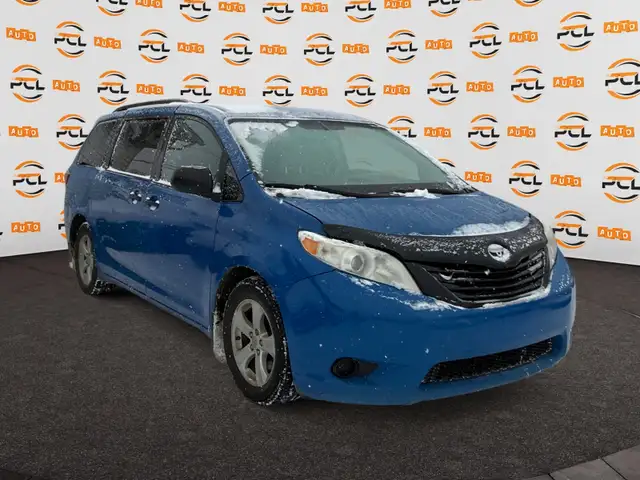 2015 Toyota Sienna Backup camera Bluetooth 7-seaters
