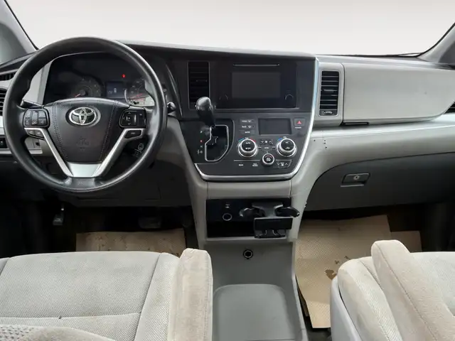 2015 Toyota Sienna Backup camera Bluetooth 7-seaters - Photo 9