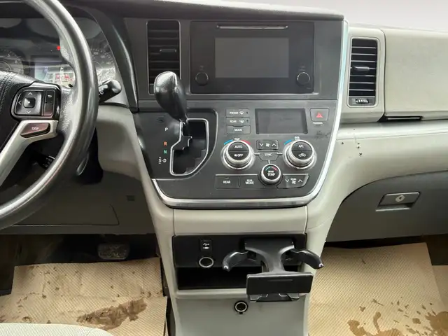 2015 Toyota Sienna Backup camera Bluetooth 7-seaters - Photo 10