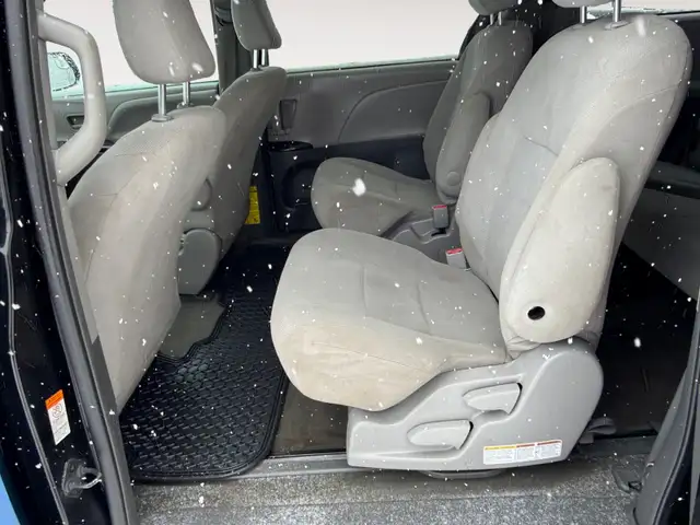 2015 Toyota Sienna Backup camera Bluetooth 7-seaters - Photo 13