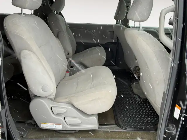 2015 Toyota Sienna Backup camera Bluetooth 7-seaters - Photo 15