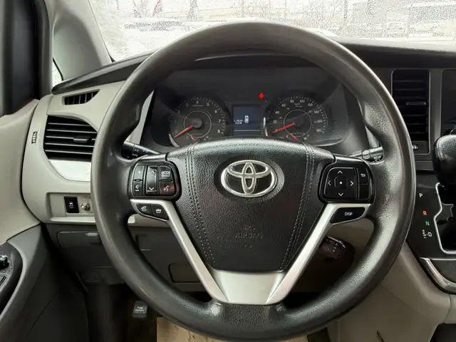 2015 Toyota Sienna Backup camera Bluetooth 7-seaters - Photo 17