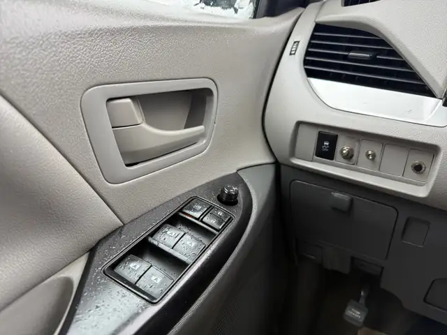 2015 Toyota Sienna Backup camera Bluetooth 7-seaters - Photo 20