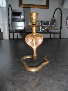 VINTAGE SOLID BRASS COBRA CANDLESTICK - Photo 2