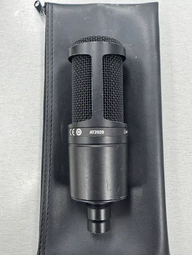 Audio-Technica AT2020 Cardioid Condenser Microphone - Photo 2