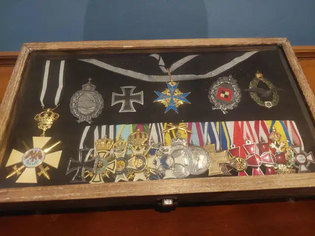 WWI Aviation Medal Groups and Pro Built Model Displays - Photo 3