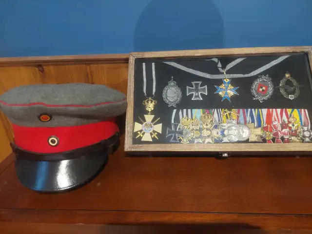 WWI Aviation Medal Groups and Pro Built Model Displays - Photo 9