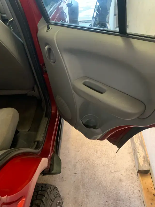 2006 jeep liberty 4x4 diesel (crd) - Photo 9