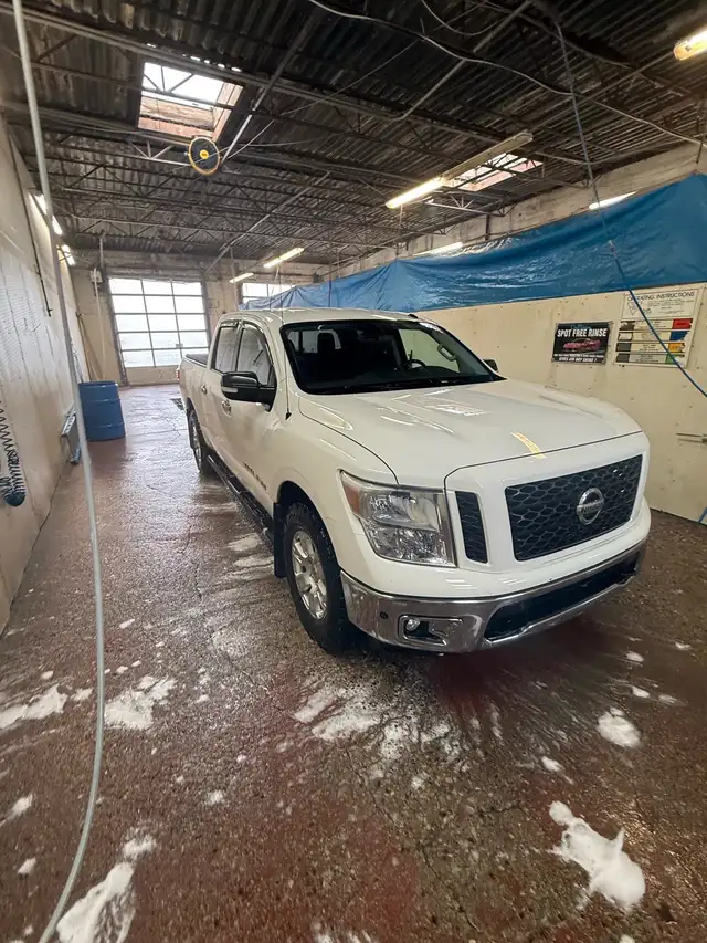 2019 Nissan Titan prox4
