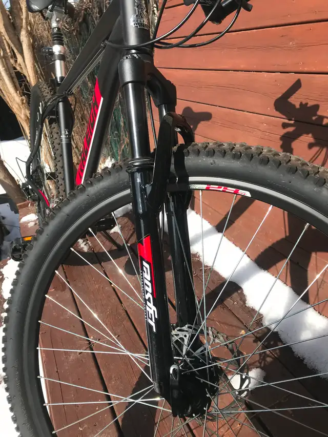 Vélo neuf Raleigh Hybride 21 vitesses avec suspension et freins - Photo 3