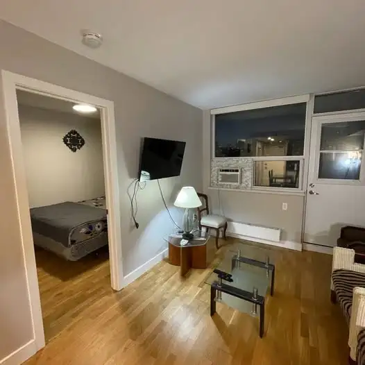Furnished one-bdr apt, Gerard & River, TTC 505 & 506, May intake - Photo 3
