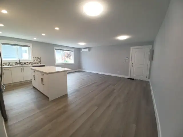3 bedroom 2 bath Gordon Head Lower suite in newer house - Photo 2