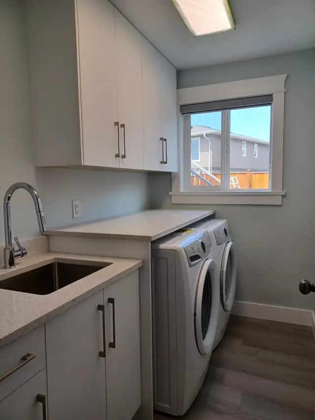 3 bedroom 2 bath Gordon Head Lower suite in newer house - Photo 3