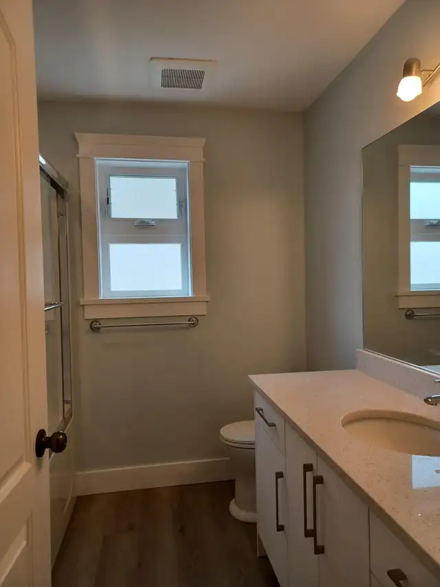 3 bedroom 2 bath Gordon Head Lower suite in newer house - Photo 7