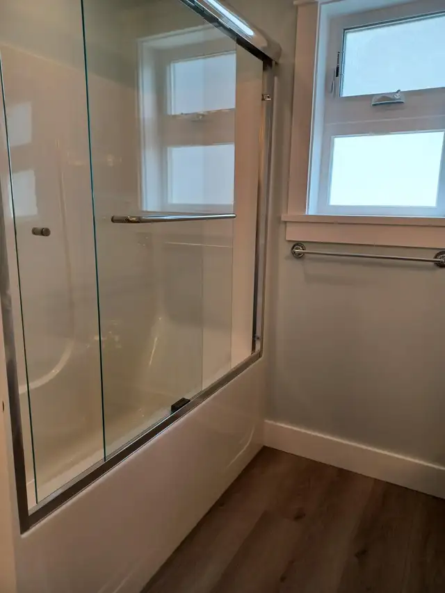 3 bedroom 2 bath Gordon Head Lower suite in newer house - Photo 8